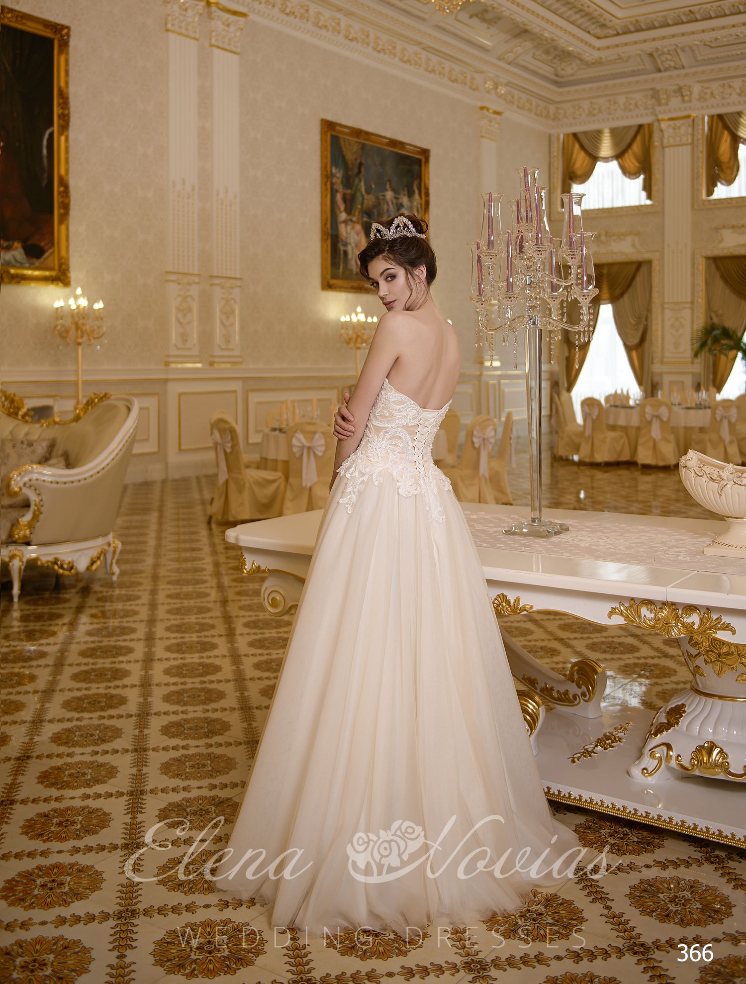 Бежевое свадебное платье корсетом «сердечко» от ElenaNovias